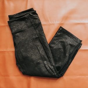 Paisley ON Yoga Crops